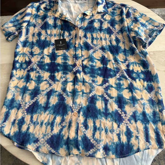 Skatie x Rocky Barnes Button Down Top - Picture 2 of 5